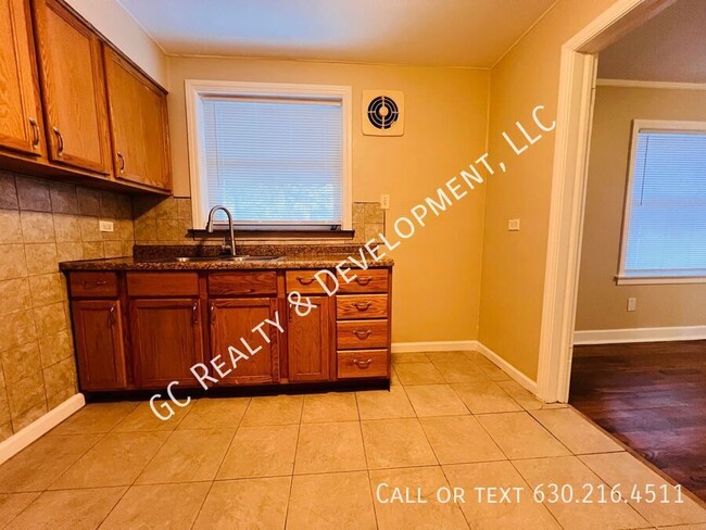 Foto del edificio - ***3 BDRM- 1BTH / PET FRIENDLY / DETACHED ...