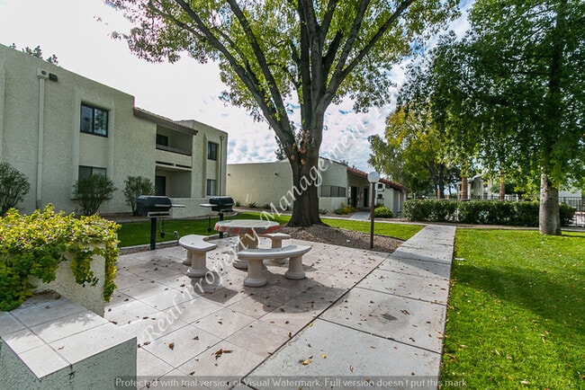 Building Photo - 10444 N 69th St