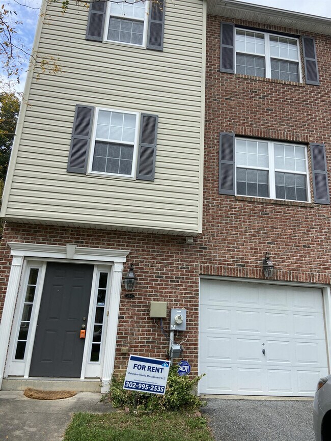 Building Photo - 254 Camerton Ln