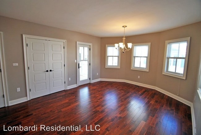 Building Photo - 906 Arnold Ave