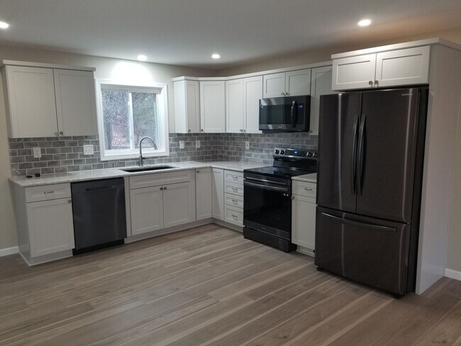 Building Photo - Gorgeous, Fully Upgraded/Renovated from to...