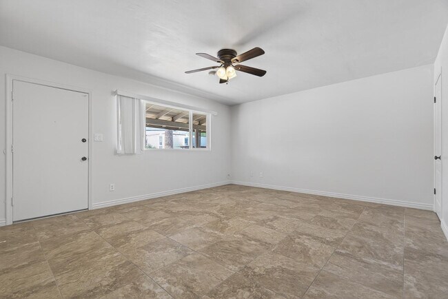 Foto del edificio - 7802 E Heatherbrae Ave
