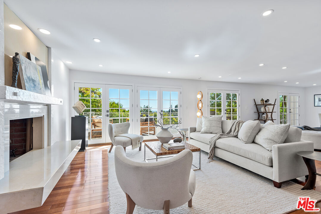 Foto principal - 615 N Saltair Ave