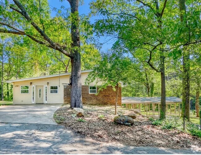 Building Photo - 6038 Old Bascomb Rd