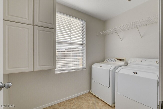 Building Photo - 5994 Secret Island Dr