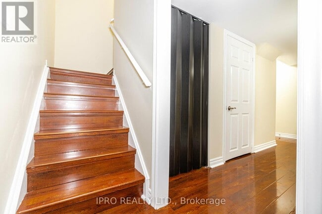 Photo du bâtiment - 8 Poplar Plains Rd