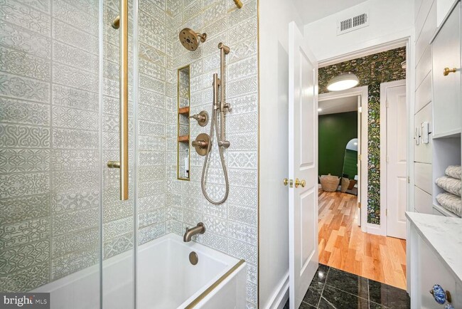 Foto del edificio - 3660 38th St NW