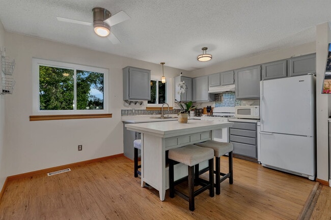 Building Photo - 5341 Mallard Ln