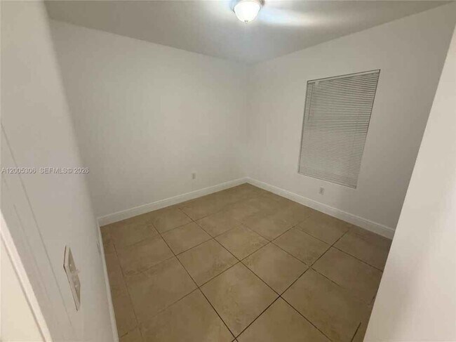Building Photo - 1565 NW 47th St
