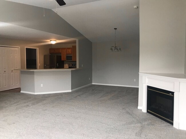 Building Photo - Sharp 2 bedroom, 2 bath upper condo in Not...