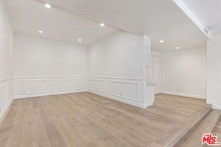 Building Photo - 133 S Oakhurst Dr