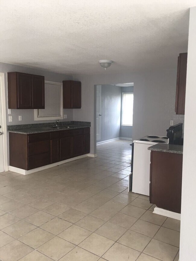 Foto del edificio - Huge Property located near the historic Downtown District of Galveston!!