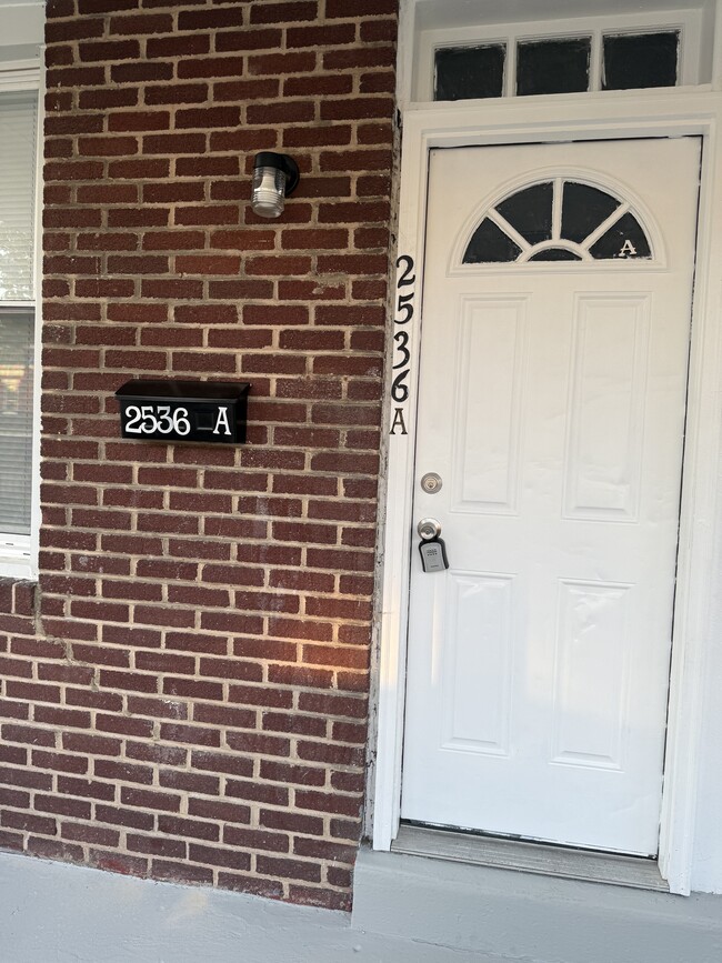 Puerta principal - 2536 Loyola Southway
