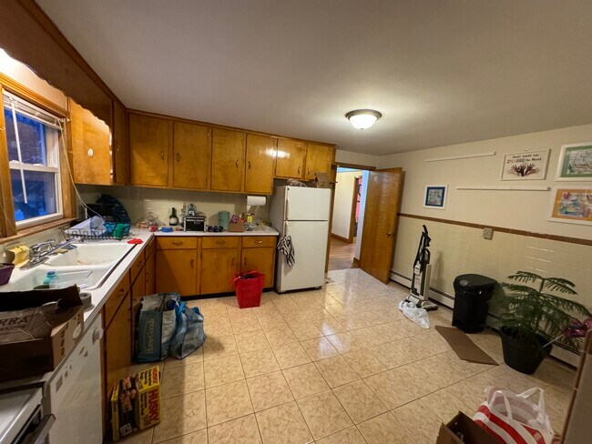Building Photo - 14 Lill Ave