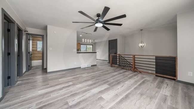 Building Photo - Desired West Side Home in Holland Park
