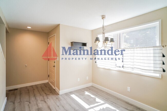 Foto del edificio - Beautifully Updated Mt. Park Condo Located...