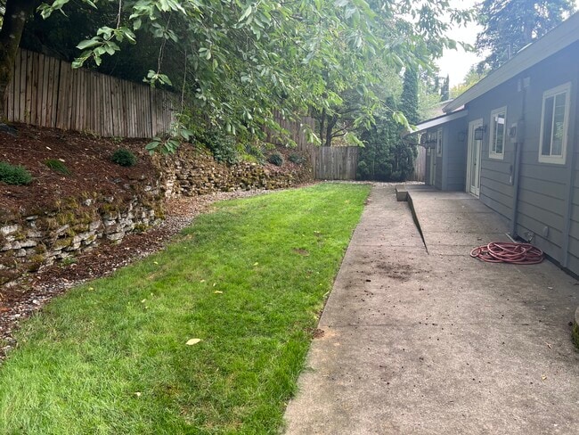 Building Photo - 11309 NE Conifer Dr