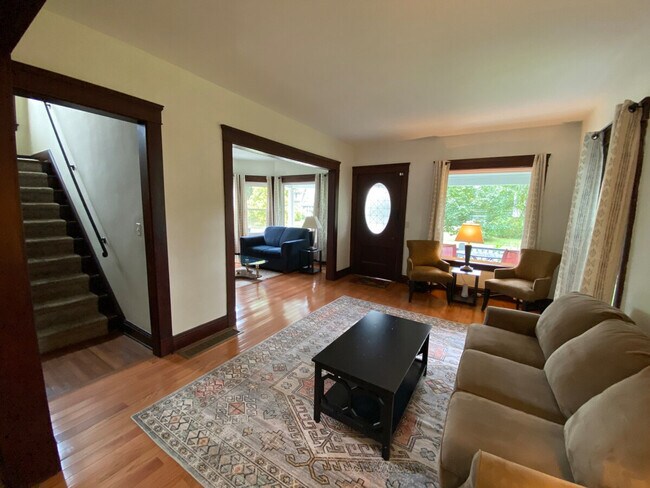Foto del edificio - 1520 Maple Rd