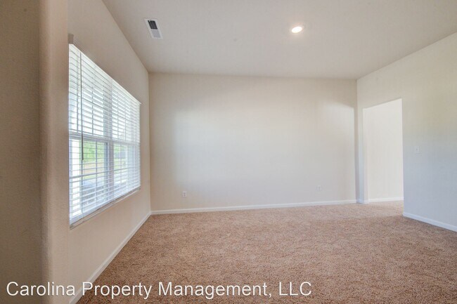 Building Photo - 4 br, 2.5 bath House - 2233 Lanza Dr