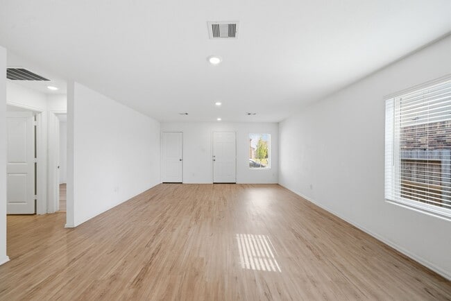 Building Photo - 7335 Greenbriar Cayon Ln