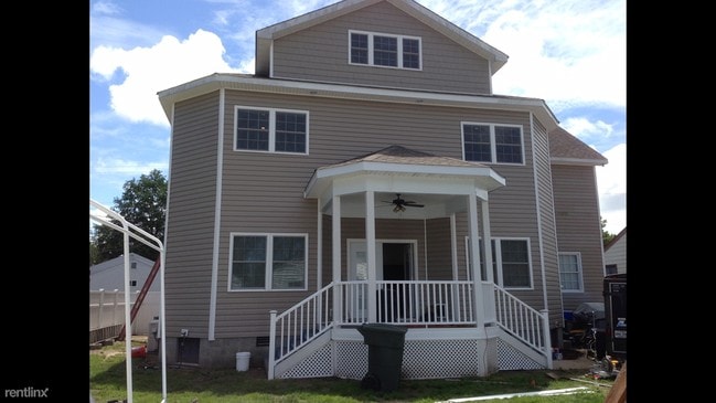 Building Photo - 810 Leeds Ter