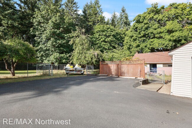 Building Photo - 3 br, 2 bath House - 7035 Cooper Point RD NW