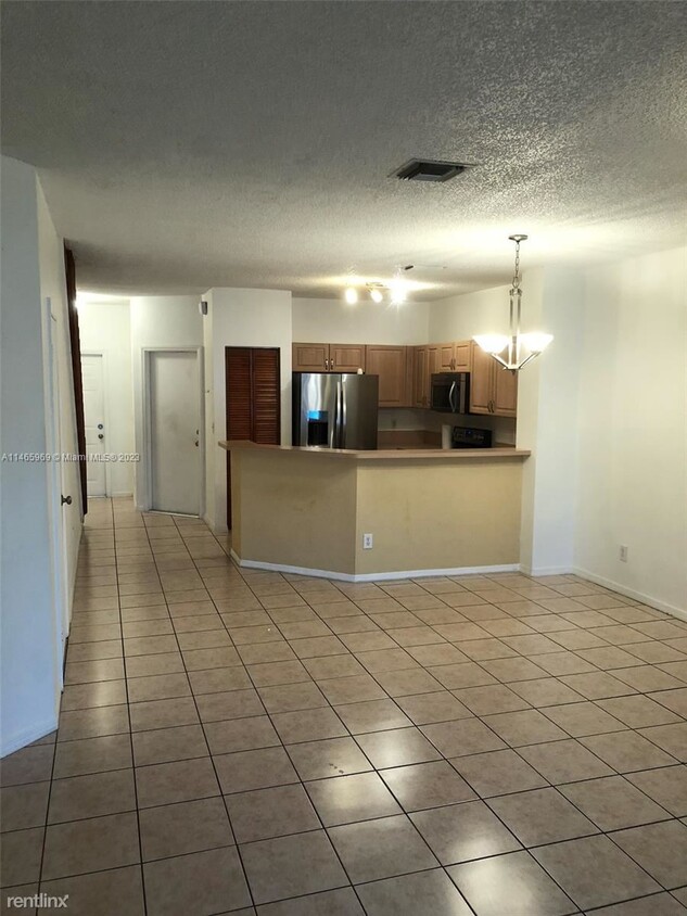 Foto del edificio - 3 br, 2.5 bath Townhome - 12163 SW 4th St