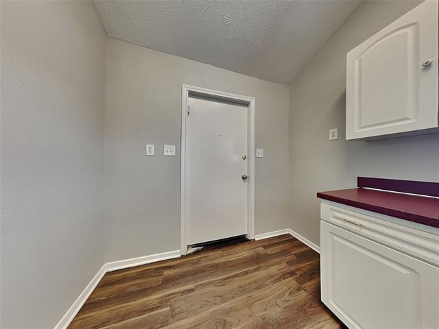 Building Photo - 921 Roaming Rd Dr