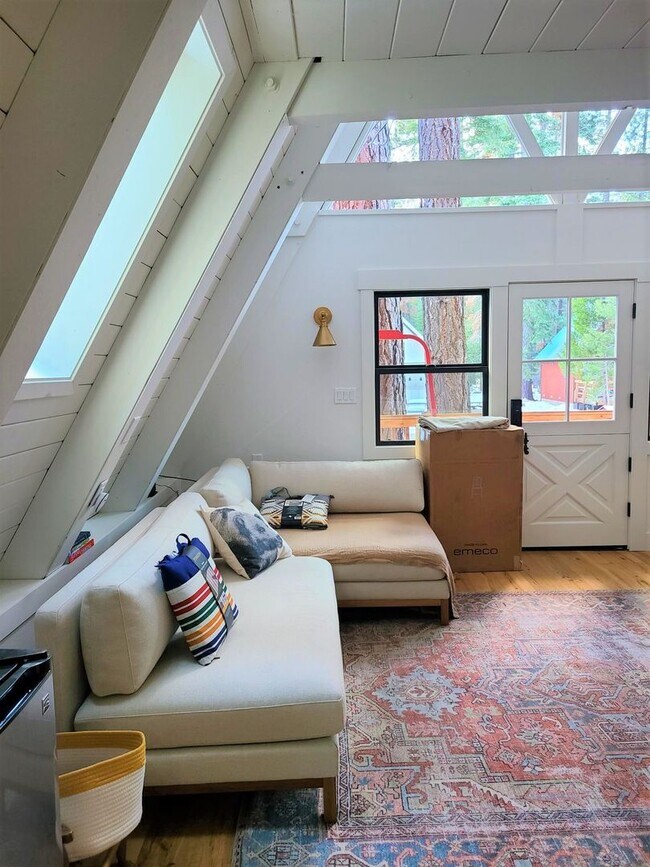 Foto del edificio - Remodeled One Bedroom plus Loft Cabin in T...