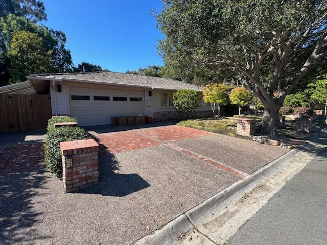 Primary Photo - 723 Laurelwood Dr