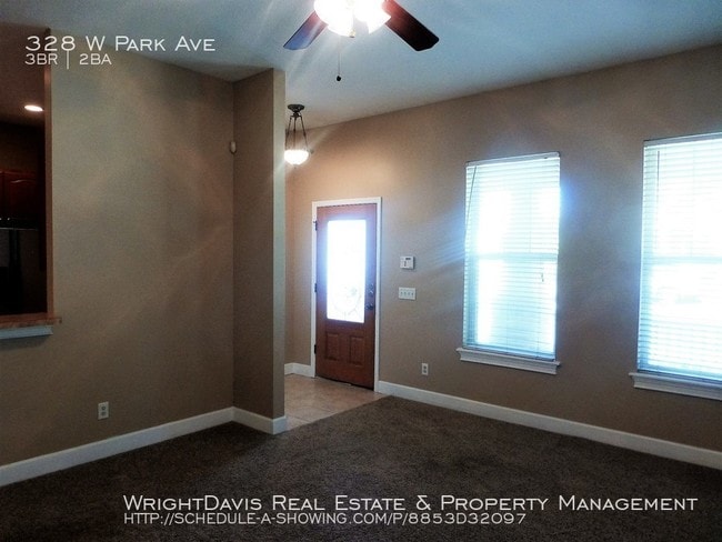 Building Photo - 328 W Park Ave