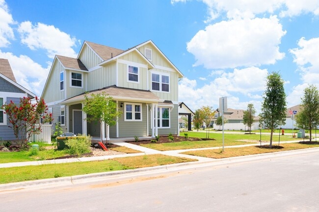 Foto del edificio - REDUCED DEPOSIT WITH QUICK MOVE IN!!   Bra...