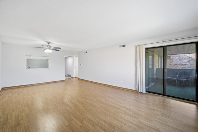 Foto del edificio - 1255 N Sterling Ave