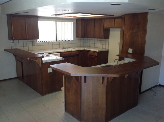 Foto del edificio - 3 BEDROOM HOME IN SPRING VALLEY LAKE!