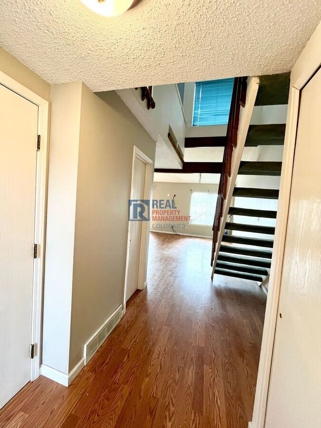 Building Photo - 4568 Excalibur Ct