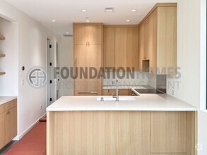 Building Photo - 500 Lovell Ave