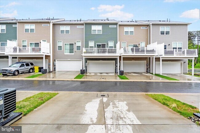 Building Photo - 1815 Iris Ln