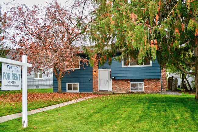 Building Photo - Peaceful Audubon-Downriver Home