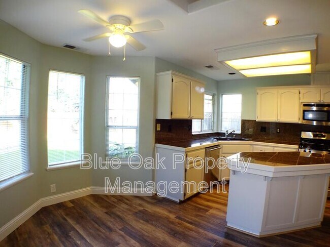 Foto del edificio - 612 W 6th Ave