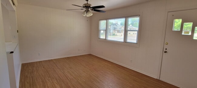 Building Photo - 2 bedroom 1 bath