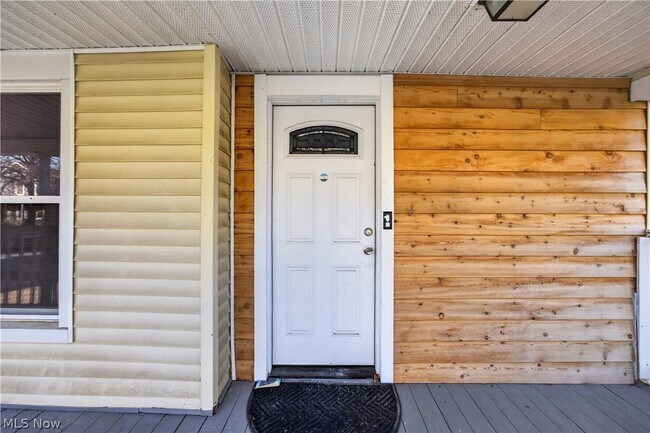 Foto del edificio - 1566 Winchester Ave