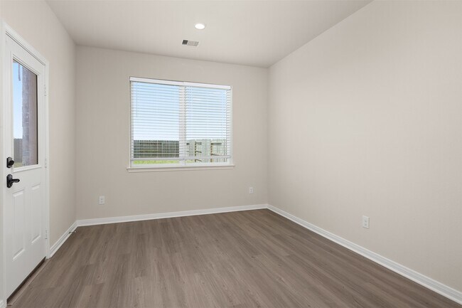 Foto del edificio - 14213 Freeboard Dr