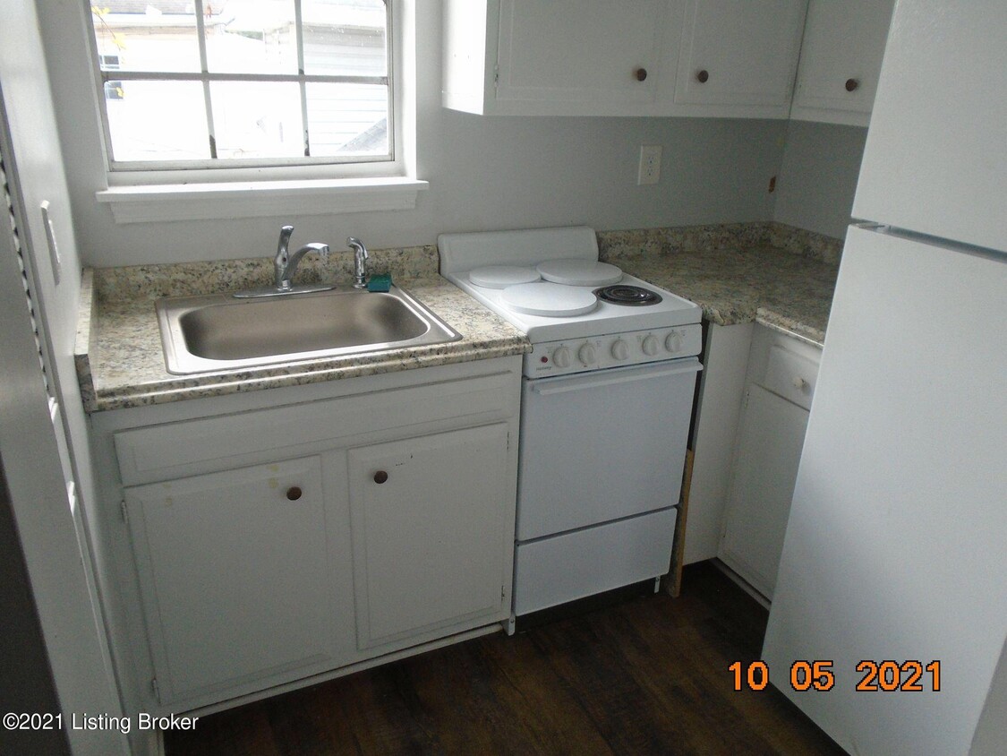 Building Photo - 1300 Oakwood Ave