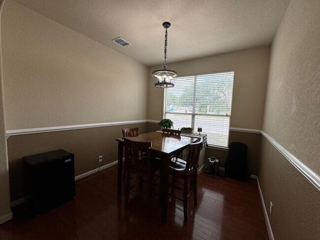 Foto del edificio - Texas Size Home!! Featuring over 2700 sq ft
