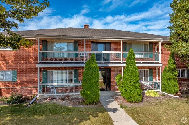 Exterior - Evergreen Terrace Apartments