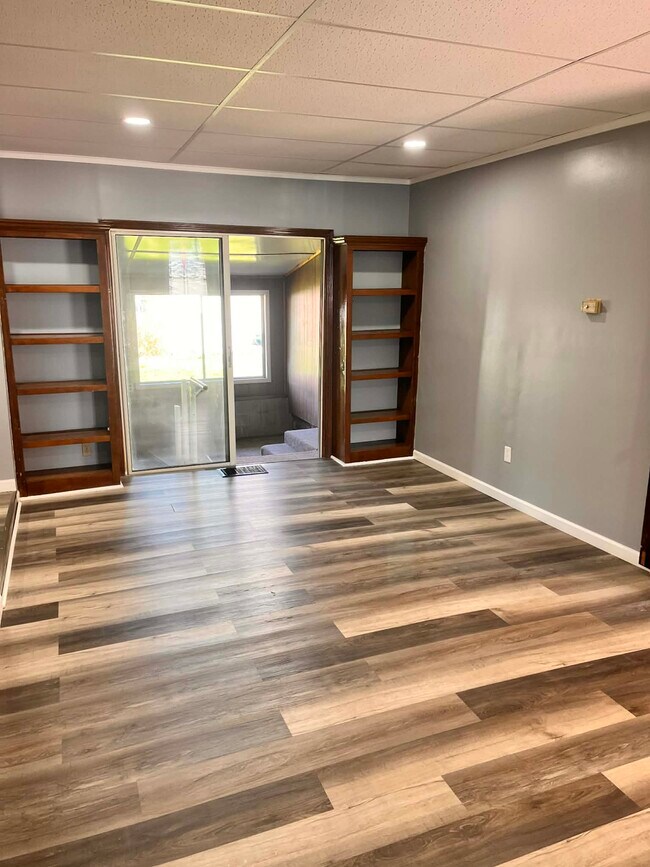 Building Photo - Newcomerstown Quad