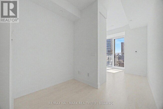 Building Photo - 308 Jarvis St