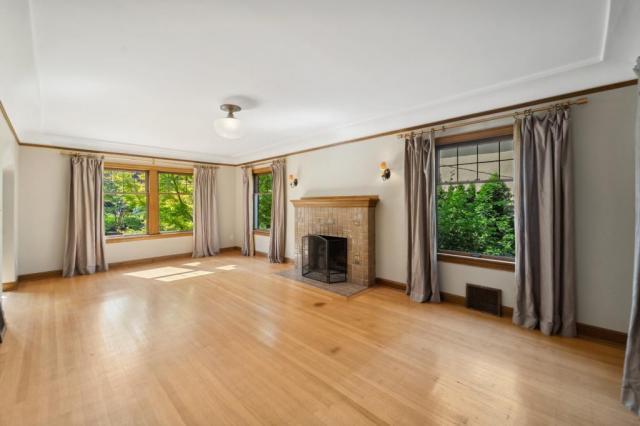 Building Photo - 4 bedroom in Seattle WA 98112
