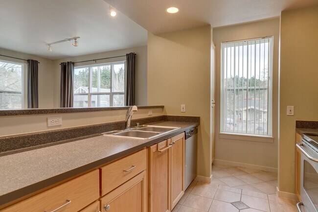 Foto del edificio - Spacious 2 bedroom Condo in Downtown Redmond