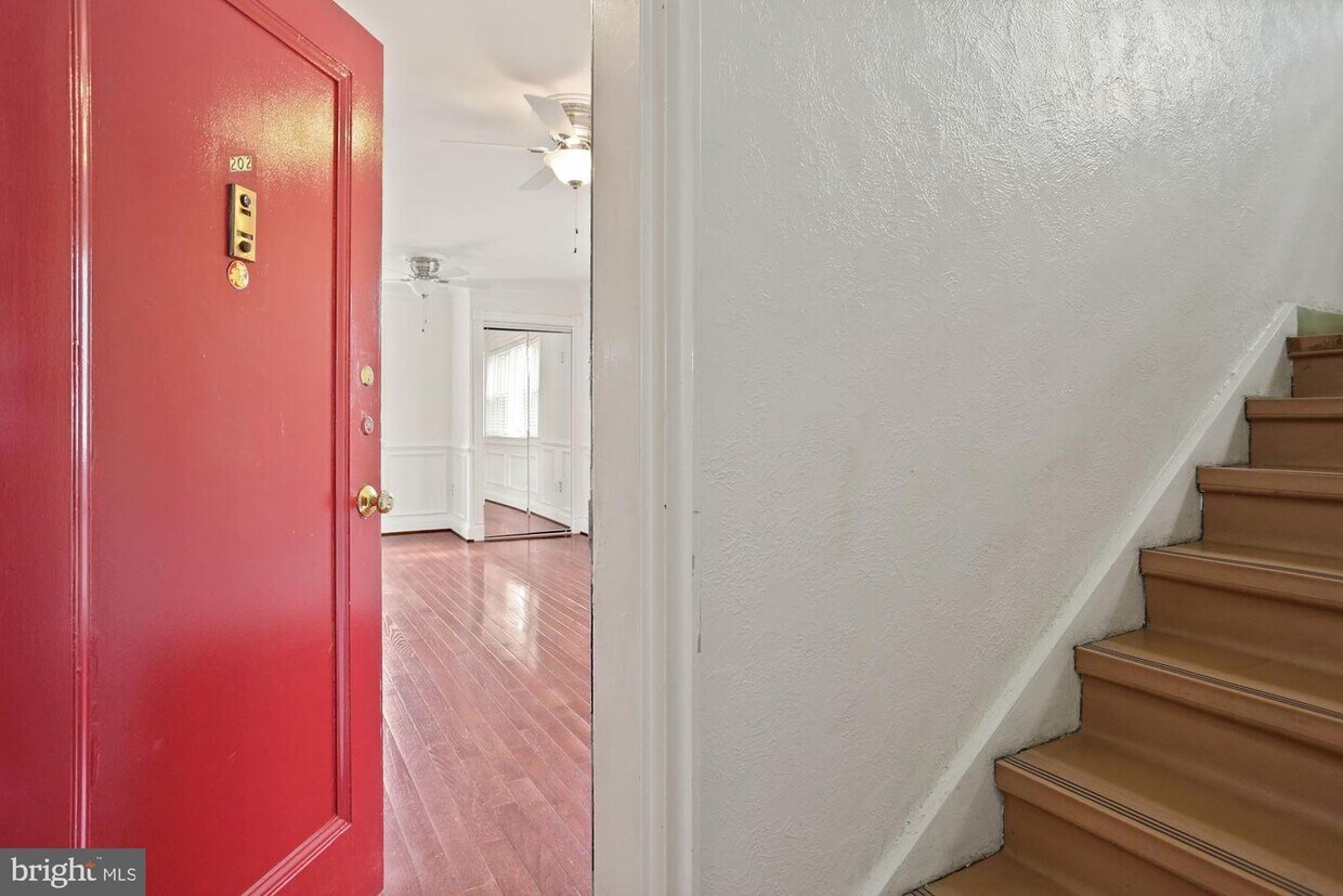 Primary Photo - 6180 Greenwood Dr